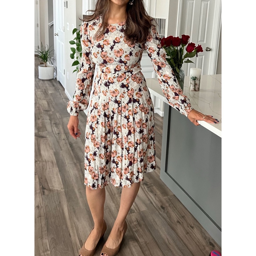 Pleated Floral midi dress in small